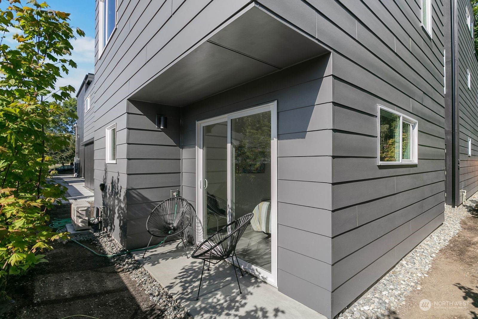 729 South Southern Street Seattle, WA 98108 - Photo 25 of 29 a view of a back yard of the house
