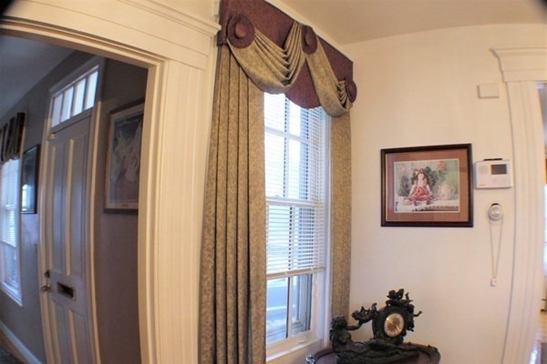 7 Crown Street Worcester, MA 01609 - Photo 11 of 37