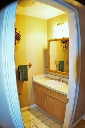 7 Crown Street Worcester, MA 01609 - Photo 12 of 37