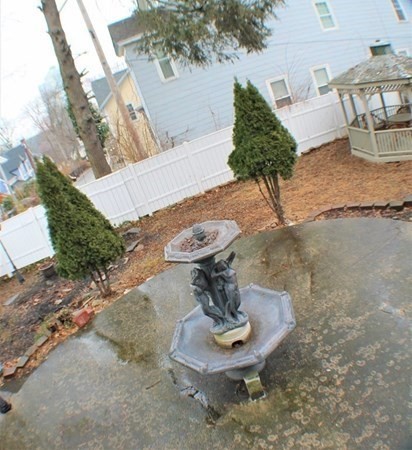 7 Crown Street Worcester, MA 01609 - Photo 34 of 37