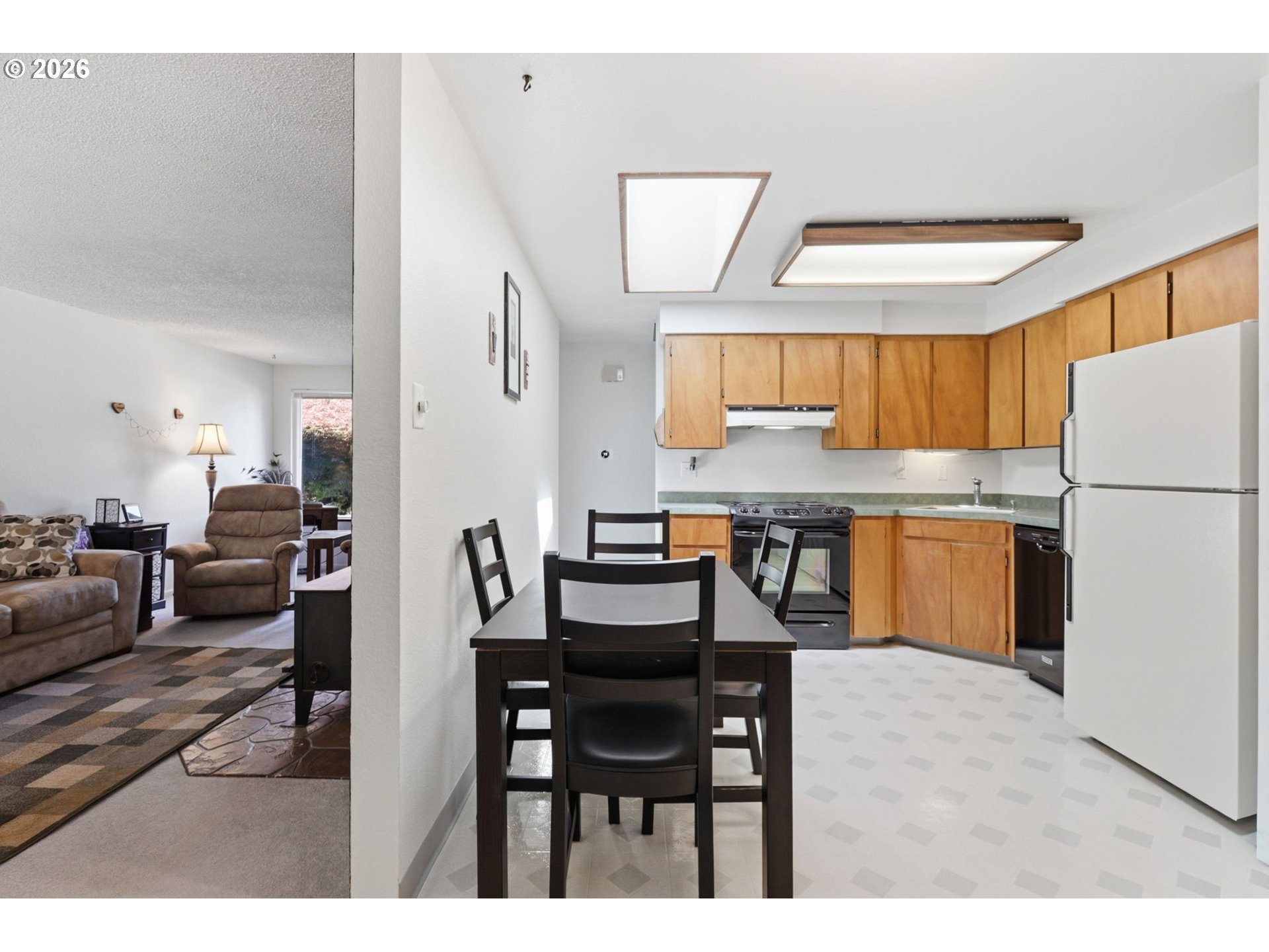 19654 Southwest Murphy Street Beaverton, OR 97078 - Photo 12 of 41 Dining Area