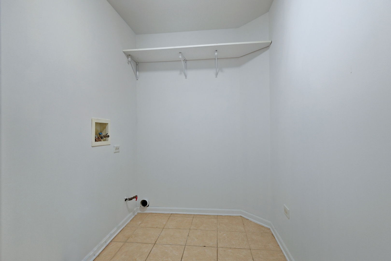 1305 Campbell Street Joliet, IL 60435 - Photo 14 of 34 a view of a room