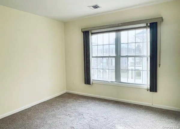 $3,300 | 46 Islip Avenue, Unit 403, Islip, NY 11751