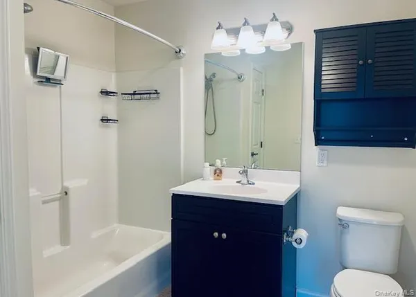$3,300 | 46 Islip Avenue, Unit 403, Islip, NY 11751