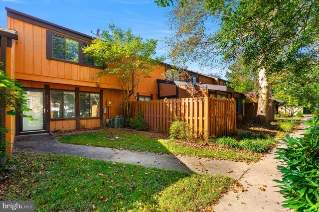 $2,600 | 9034 Arlington Boulevard, Fairfax, VA 22031