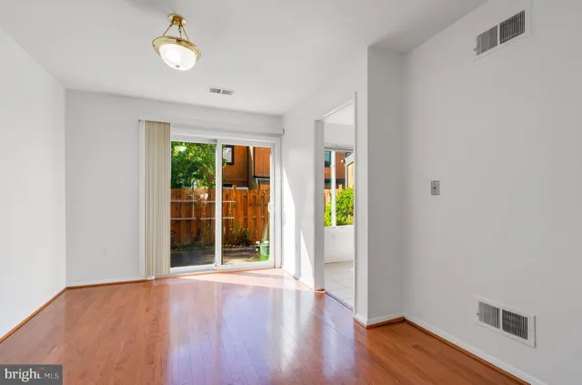 $2,600 | 9034 Arlington Boulevard, Fairfax, VA 22031