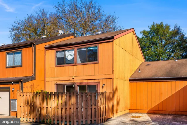 $2,600 | 9034 Arlington Boulevard, Fairfax, VA 22031