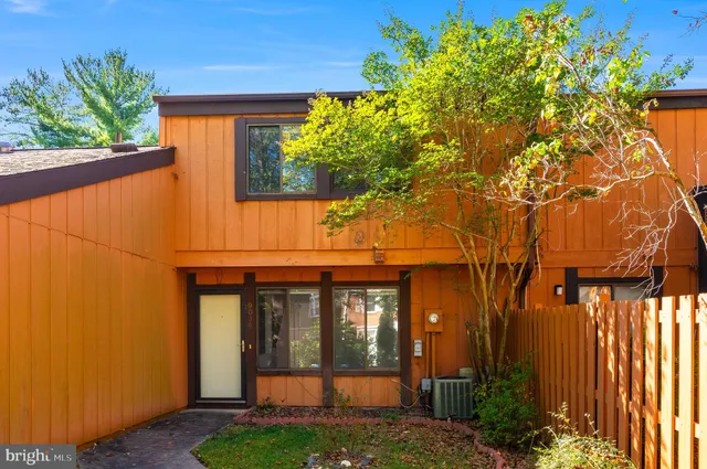 $2,600 | 9034 Arlington Boulevard, Fairfax, VA 22031