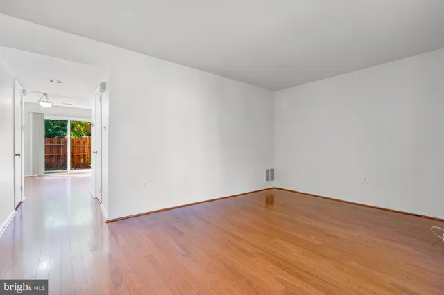 $2,600 | 9034 Arlington Boulevard, Fairfax, VA 22031