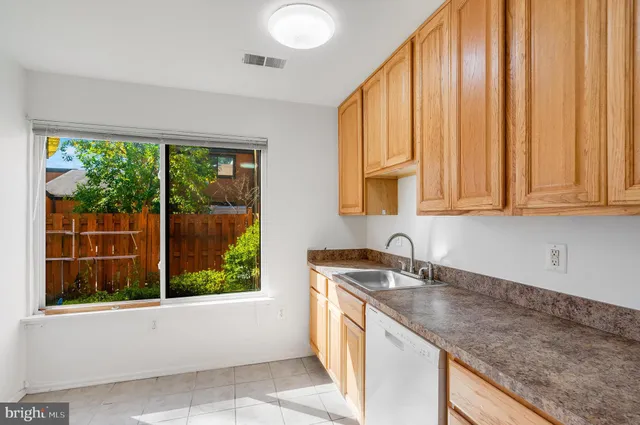 $2,600 | 9034 Arlington Boulevard, Fairfax, VA 22031