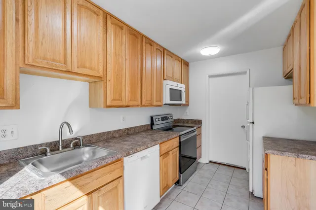 $2,600 | 9034 Arlington Boulevard, Fairfax, VA 22031