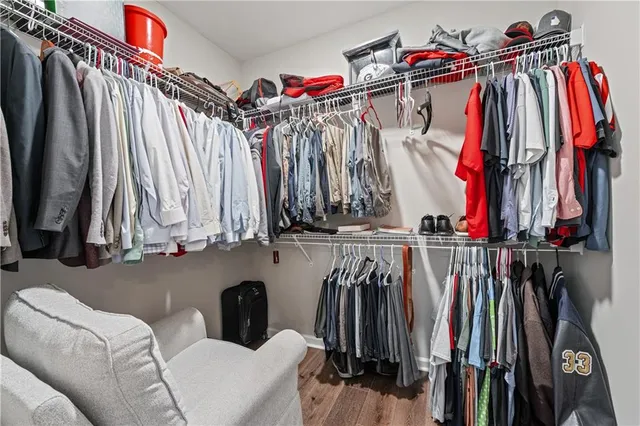 a view of a yard in front of house