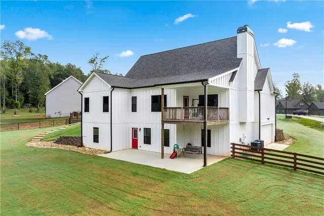 $589,999 | 240 Oakwood Drive, Commerce, GA 30529