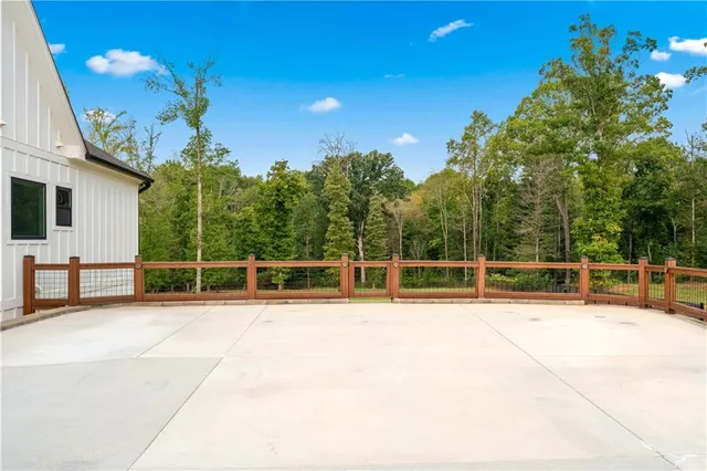 $589,999 | 240 Oakwood Drive, Commerce, GA 30529