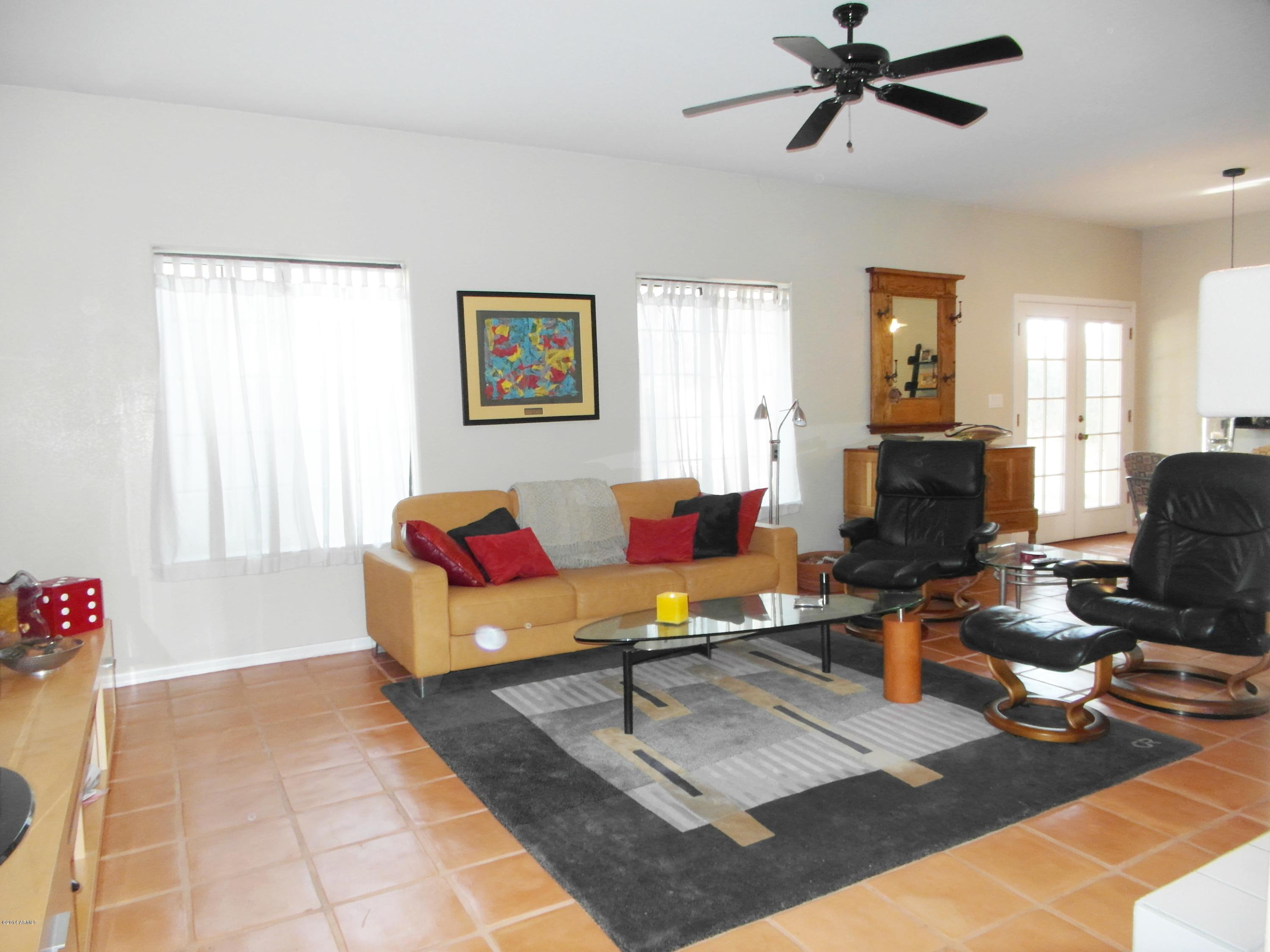 1001 East Griswold Road, Unit 35 Phoenix, AZ 85020 - Photo 11 of 39 Family Room View 3
