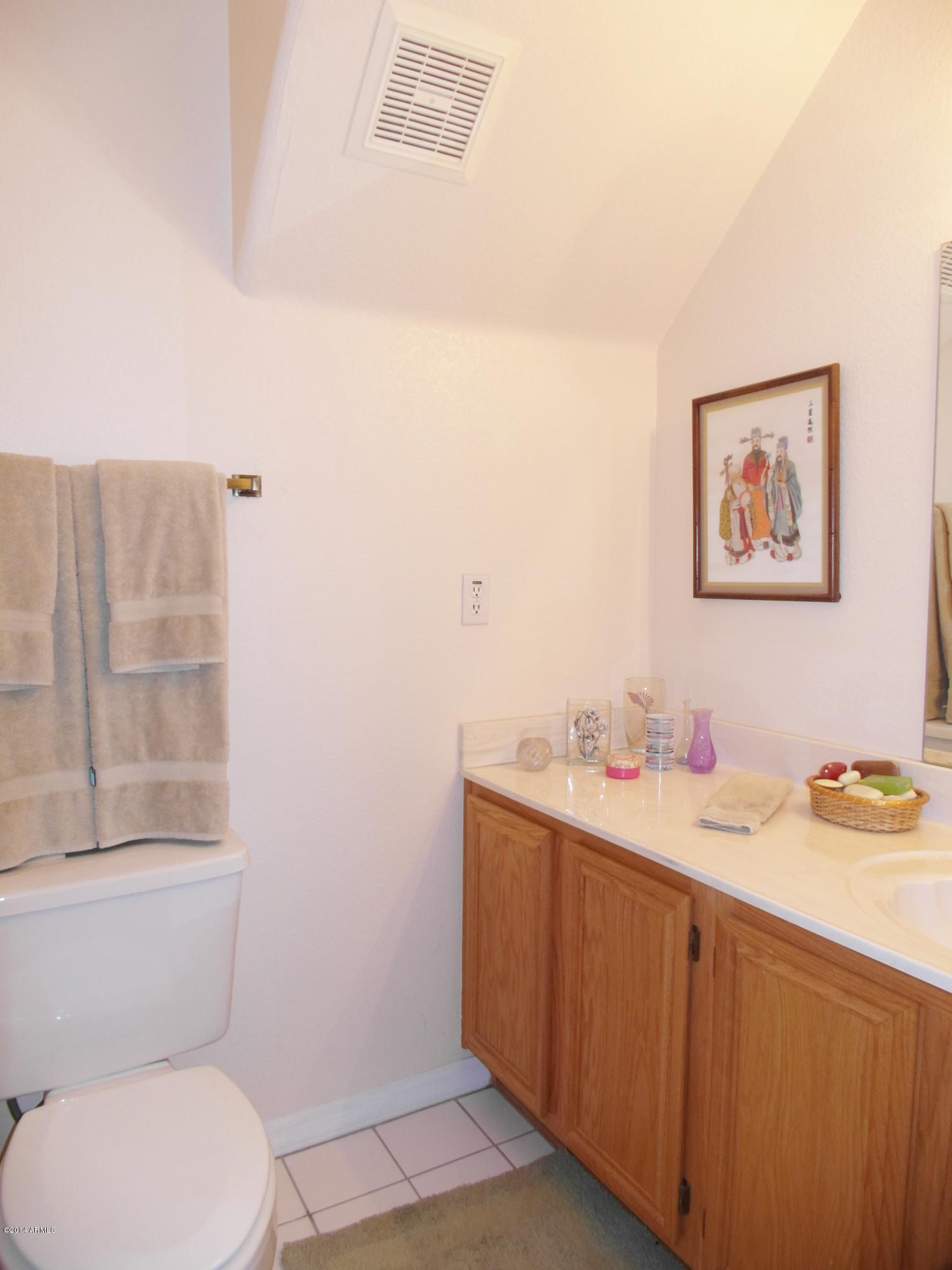 1001 East Griswold Road, Unit 35 Phoenix, AZ 85020 - Photo 31 of 39 Powder Room