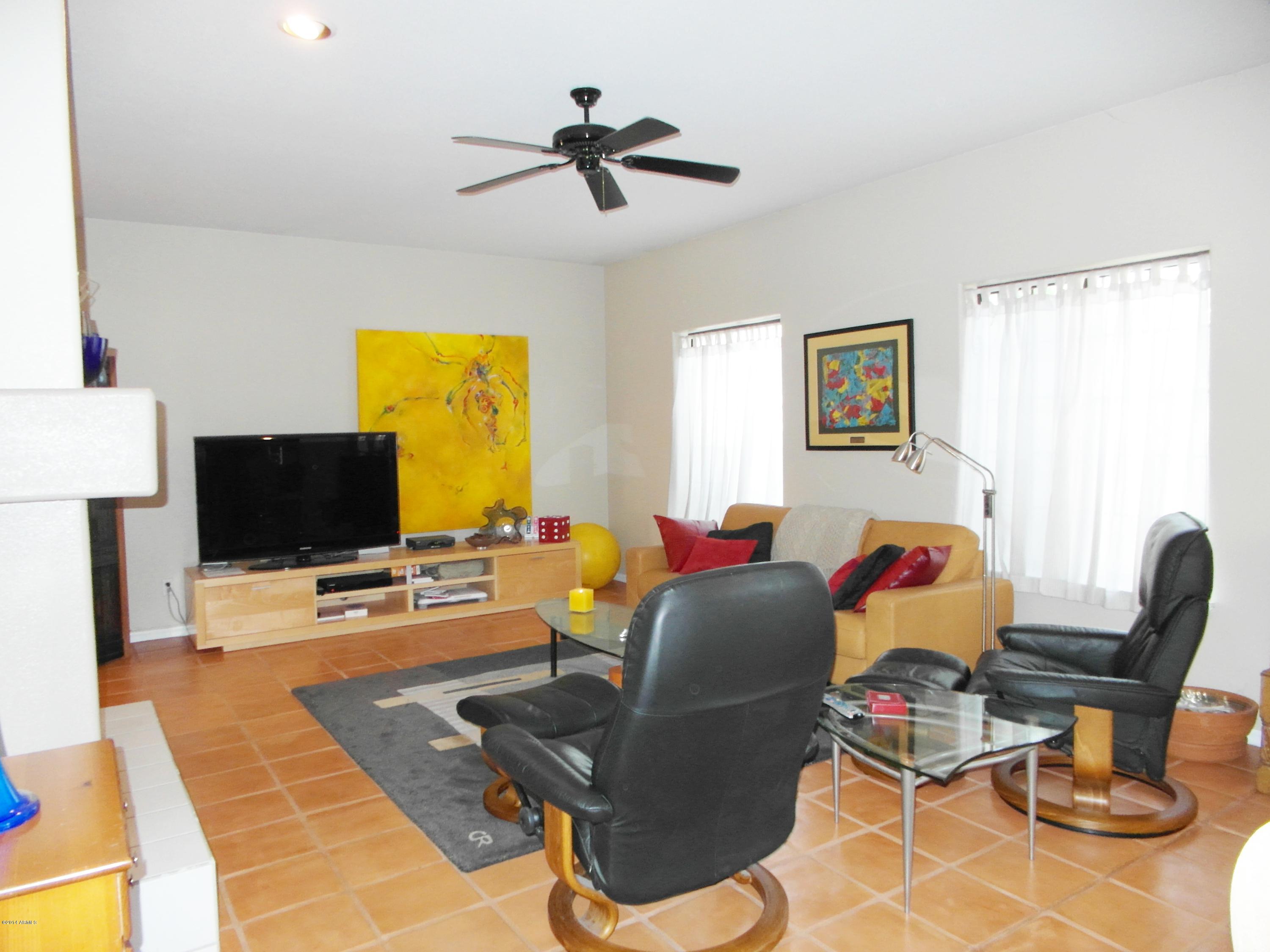 1001 East Griswold Road, Unit 35 Phoenix, AZ 85020 - Photo 10 of 39 Family Room View 2