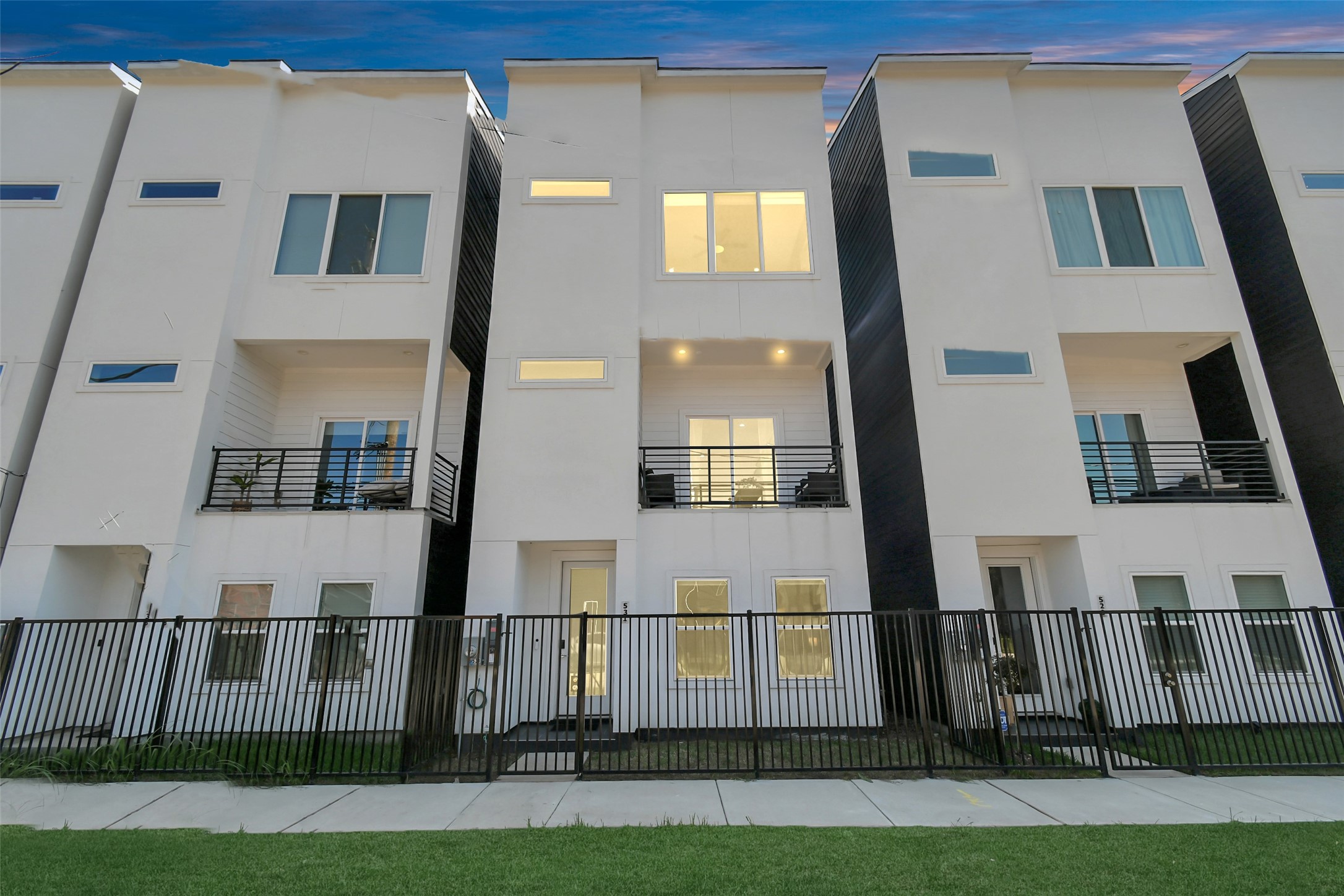 531 Schweikhardt Street Houston, TX 77020 - Photo 18 of 18 a view of a brick house with many windows