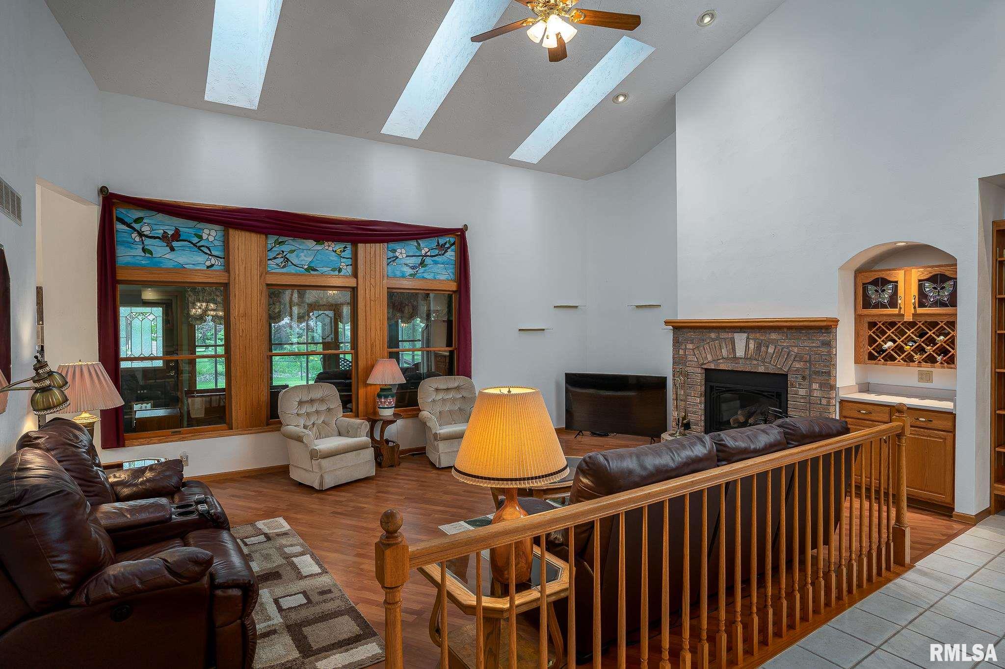 4419 Fairhaven Road Davenport, IA 52807 - Photo 7 of 29 Gallery Image 7