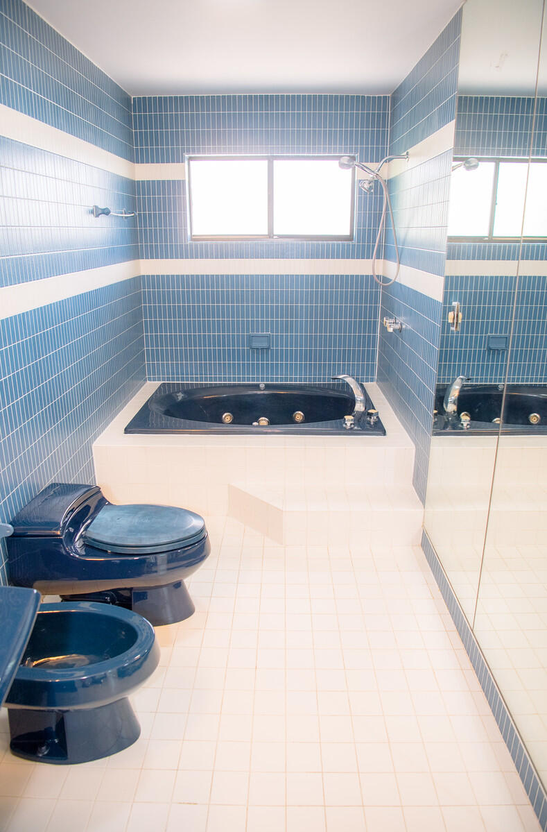 414 Coconut Drive Key Largo, FL 33037 - Photo 20 of 36 a bathroom with a sink