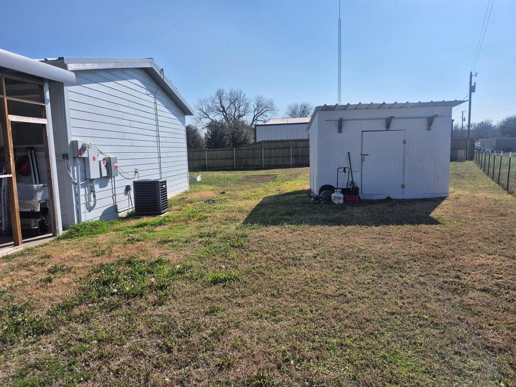 438 Silver River Road Gholson, TX 76705 - Photo 38 of 39 a backyard of a house