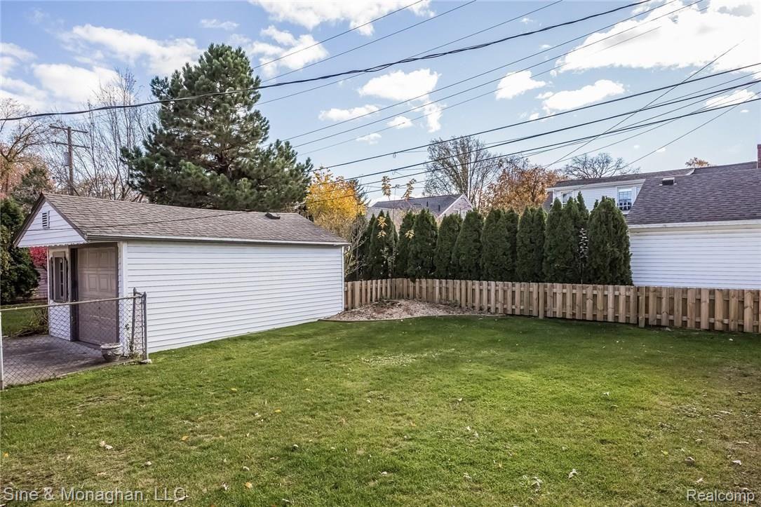 1595 Fairholme Road Grosse Pointe, MI 48236 - Photo 41 of 44 041-Rear_View-3435629-medium.jpg