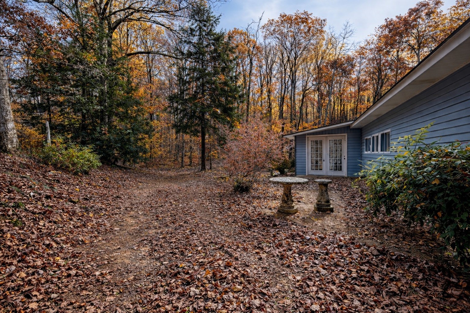 1135 West Mink Branch Road Waynesboro, TN 38485 - Photo 13 of 68 a backyard of a house with lots of green space
