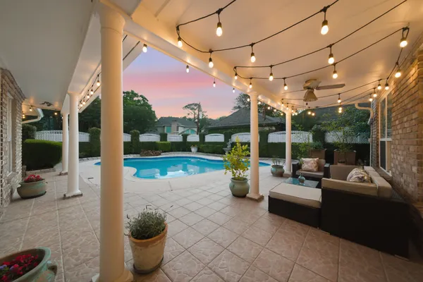 $660,000 | 15814 Fleetwood Oaks Drive, Houston, TX 77079