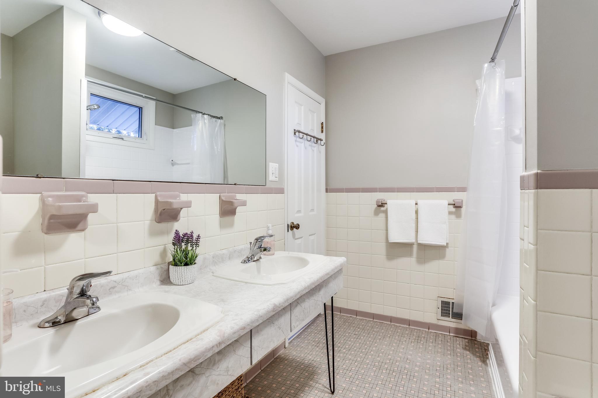 3714 Meadowvale Road Ellicott City, MD 21042 - Photo 25 of 34 Full Bath