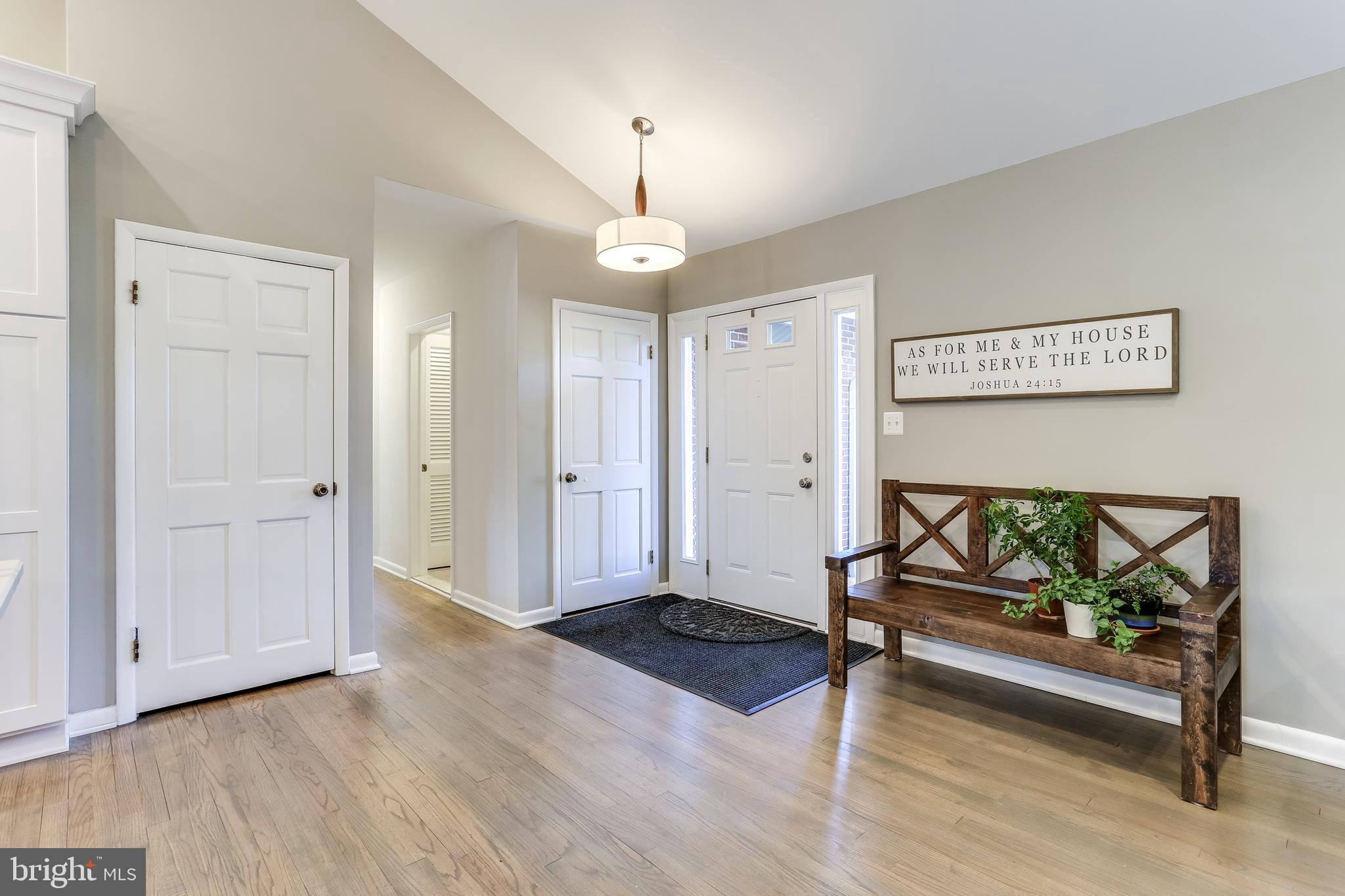 3714 Meadowvale Road Ellicott City, MD 21042 - Photo 4 of 34 Entryway
