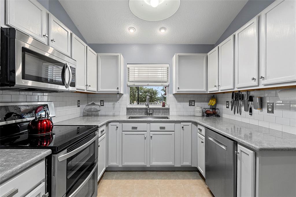 10828 Crescent Ridge Loop Clermont, FL 34711 - Photo 9 of 29 Gallery Image 9