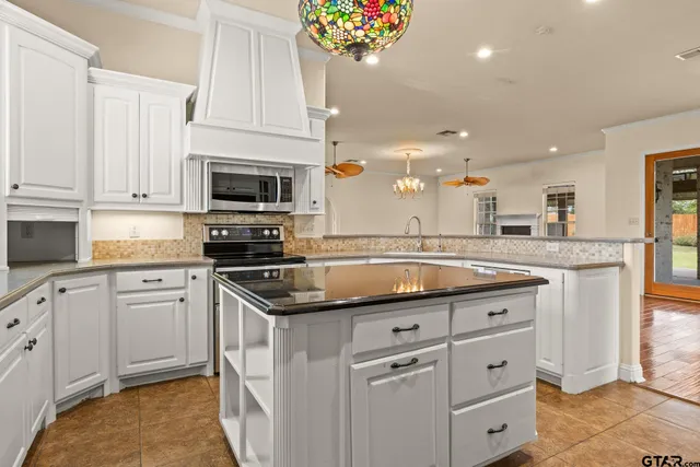 a view of cabinets with entryway