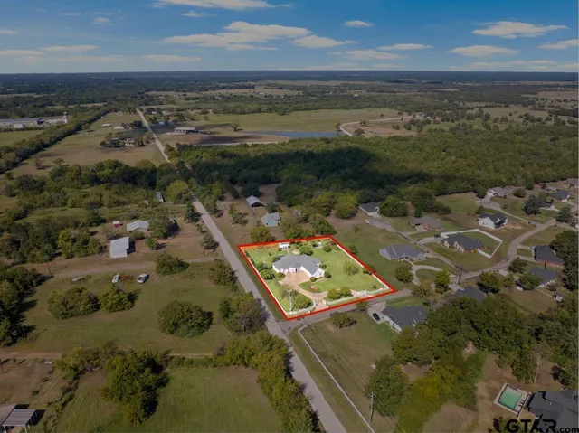 $529,900 | 15 West Elmwood Drive, Mount Vernon, TX 75457