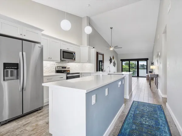 $230,000 | 3200 Northwest 46th Street, Unit 203, Oakland Park, FL 33309