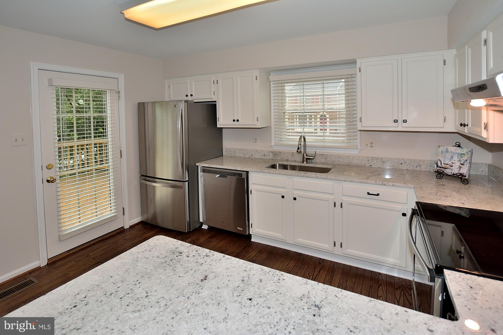 46878 Rabbitrun Terrace Sterling, VA 20164 - Photo 12 of 31 White kitchen with brand new granite!