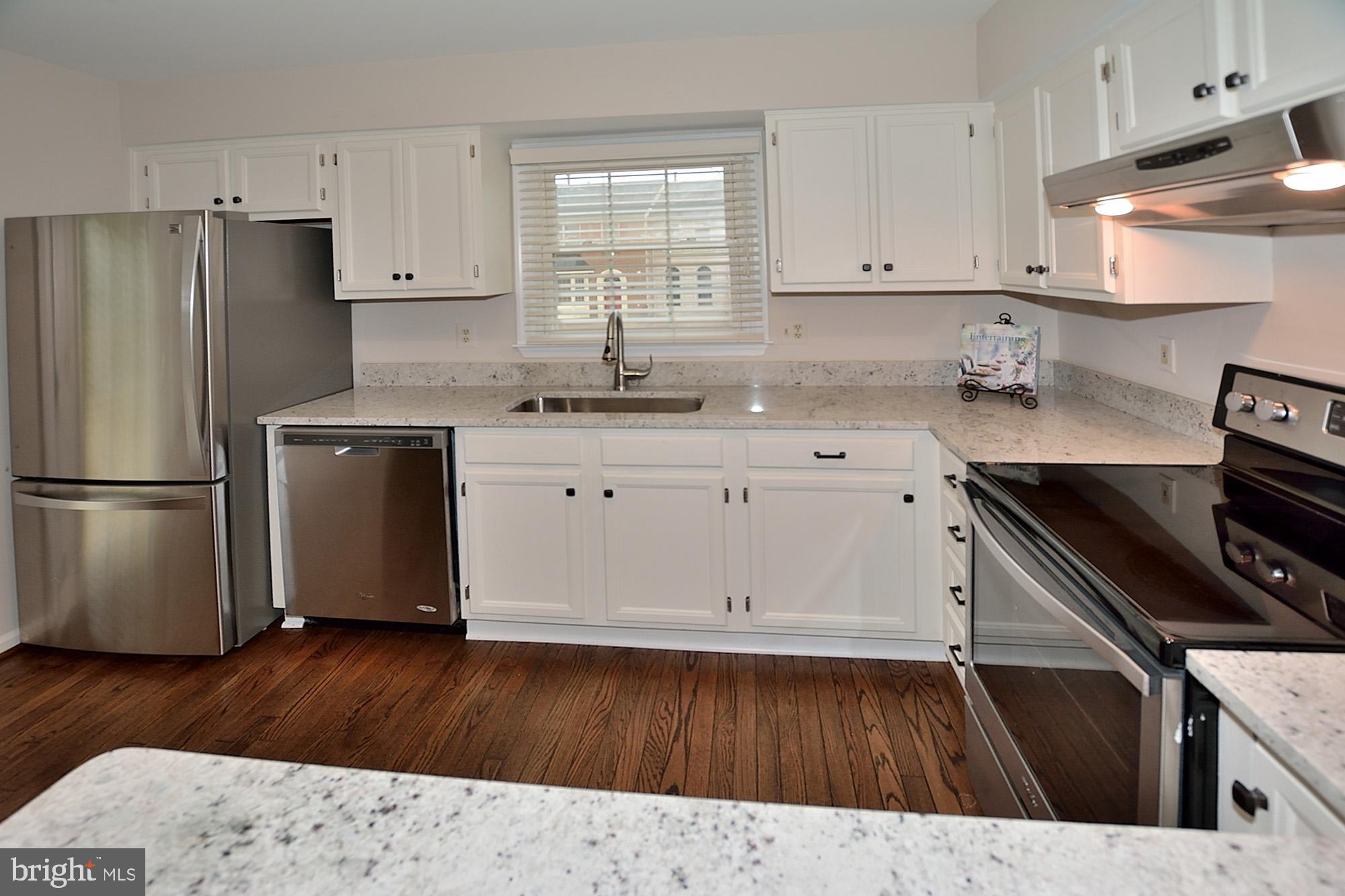 46878 Rabbitrun Terrace Sterling, VA 20164 - Photo 14 of 31 Kitchen with newer stainless steel appliances