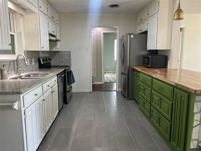 $2,400 | 7720 Gaston Avenue, Fort Worth, TX 76116