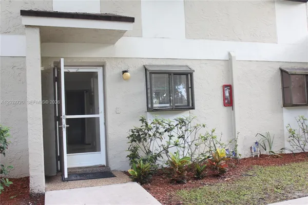 $2,200 | 110 Gardens Drive, Unit 103, Pompano Beach, FL 33069