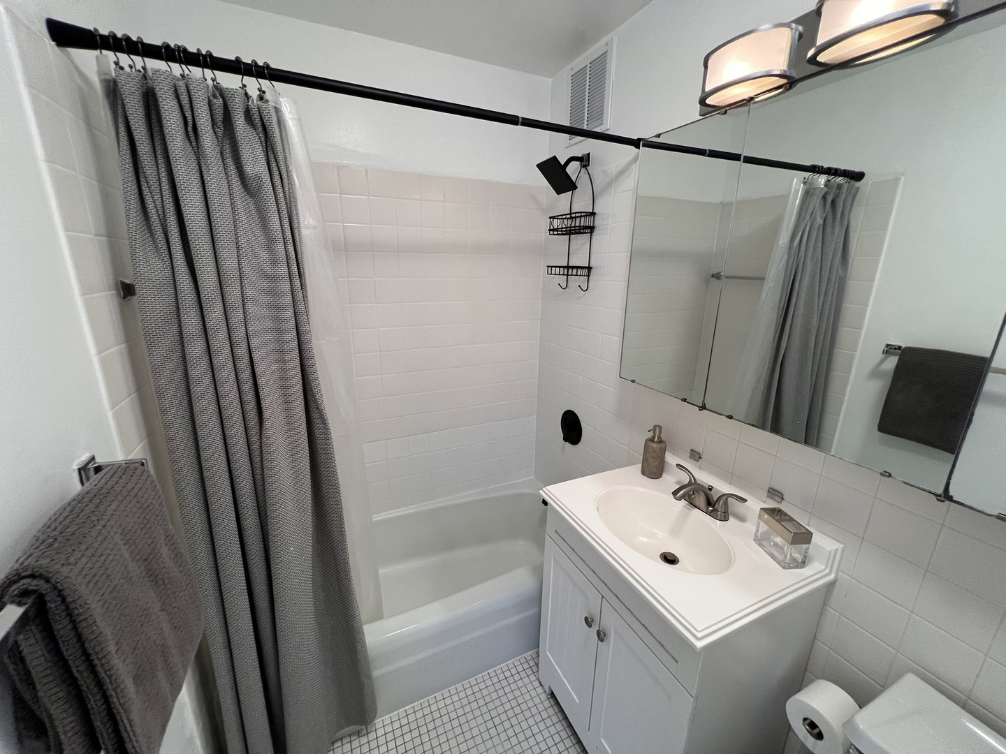 Undisclosed Address Chicago, IL 60613 - Photo 12 of 31 Gallery Image 12