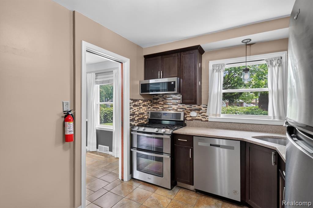 1215 Goddard Road Wyandotte, MI 48192 - Photo 27 of 49