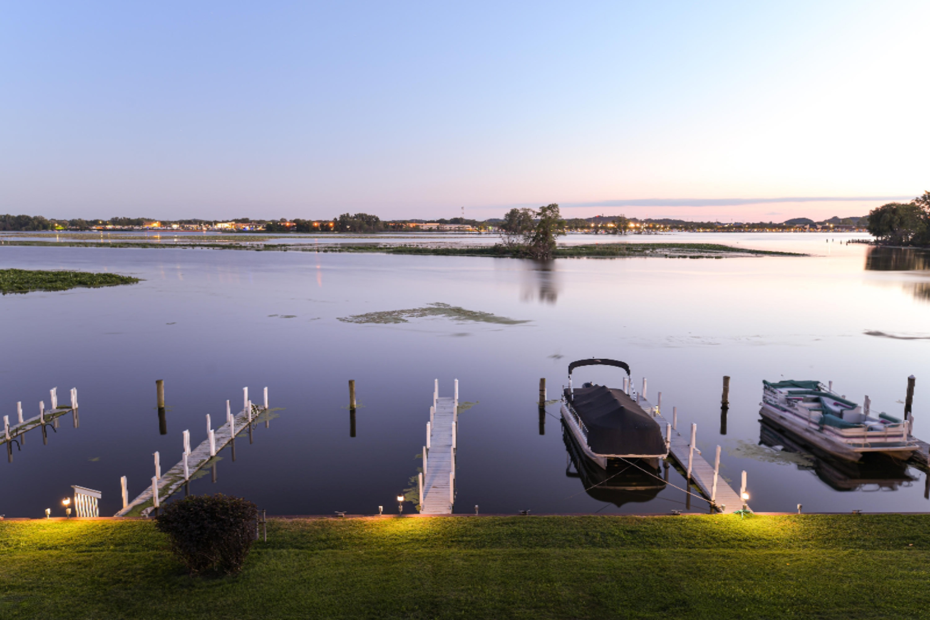 237 Riverfront Street Spring Lake, MI 49456 - Photo 5 of 113 237 Riverfront St-2S-38