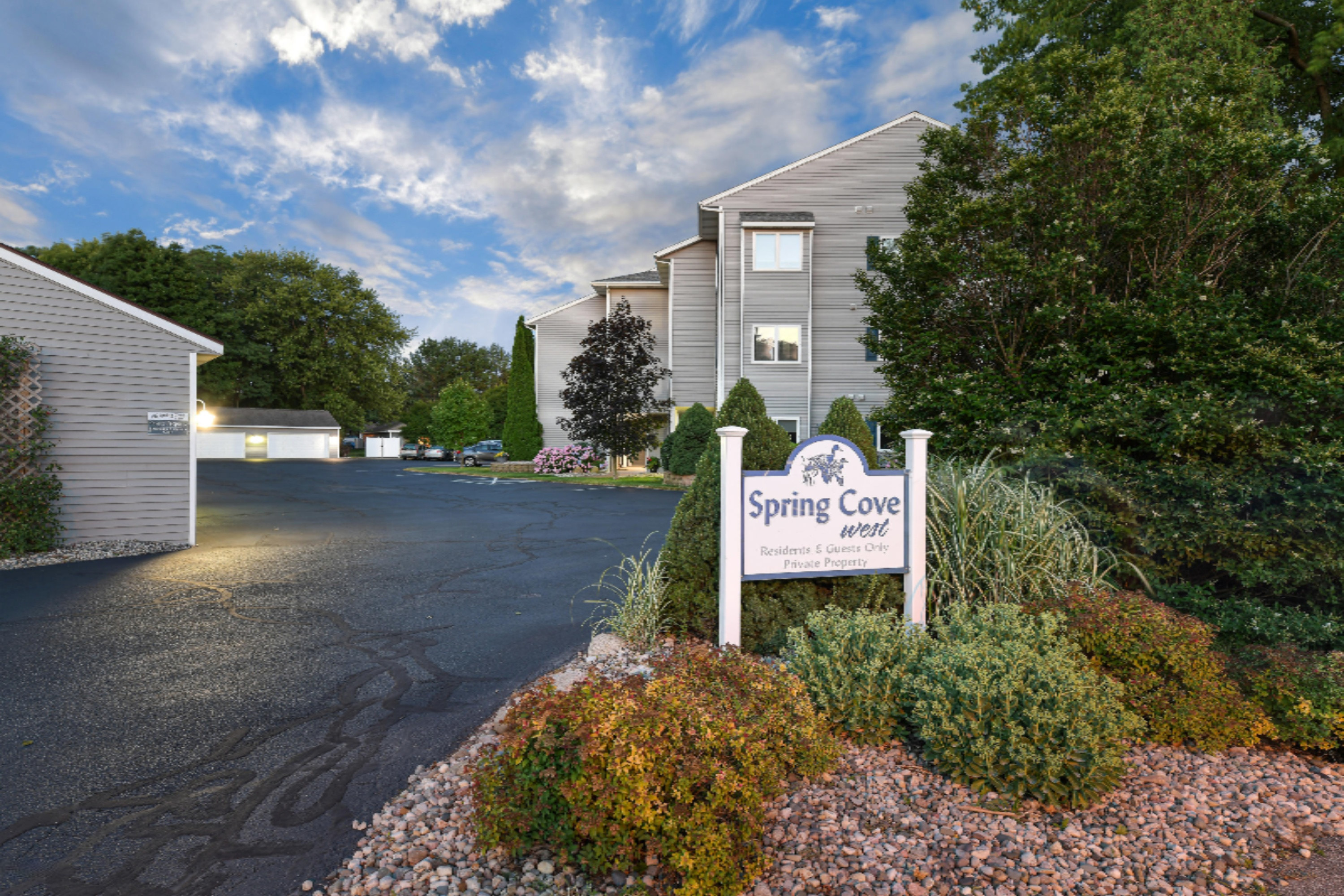 237 Riverfront Street Spring Lake, MI 49456 - Photo 7 of 113 Twilight 6