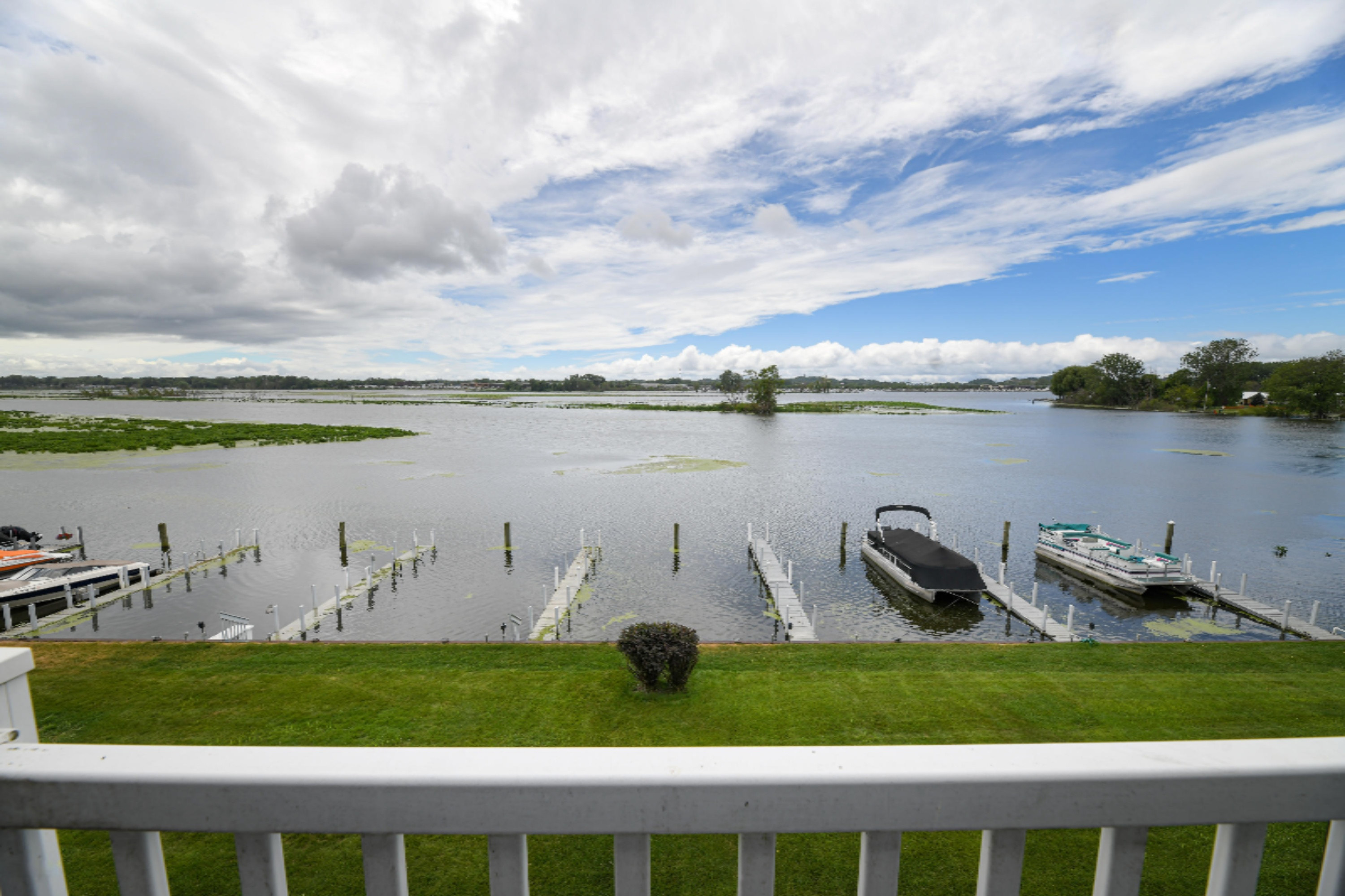237 Riverfront Street Spring Lake, MI 49456 - Photo 8 of 113 237 Riverfront St-44