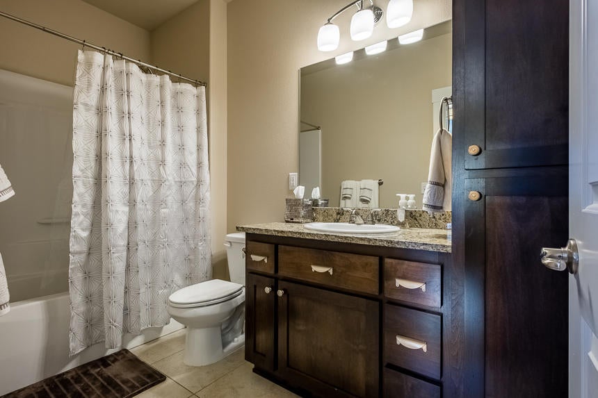 395 Live Oak Loop Central Point, OR 97502 - Photo 16 of 27 395 Live Oak-19