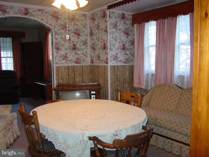 240 Harlem Road Pasadena, MD 21122 - Photo 11 of 24 Dining Room