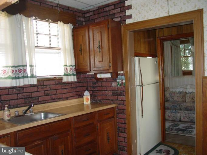 240 Harlem Road Pasadena, MD 21122 - Photo 19 of 24 Kitchen