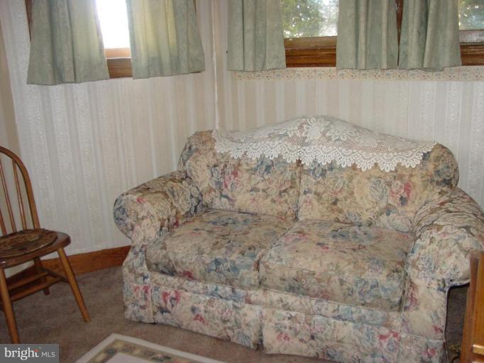 240 Harlem Road Pasadena, MD 21122 - Photo 22 of 24 Sitting Room
