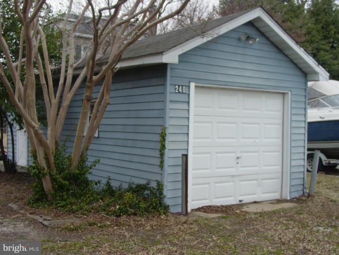 240 Harlem Road Pasadena, MD 21122 - Photo 4 of 24 Garage 1