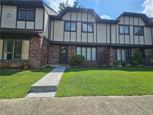 $2,200 | 1192 Ashborough Drive, Unit B, Marietta, GA 30067