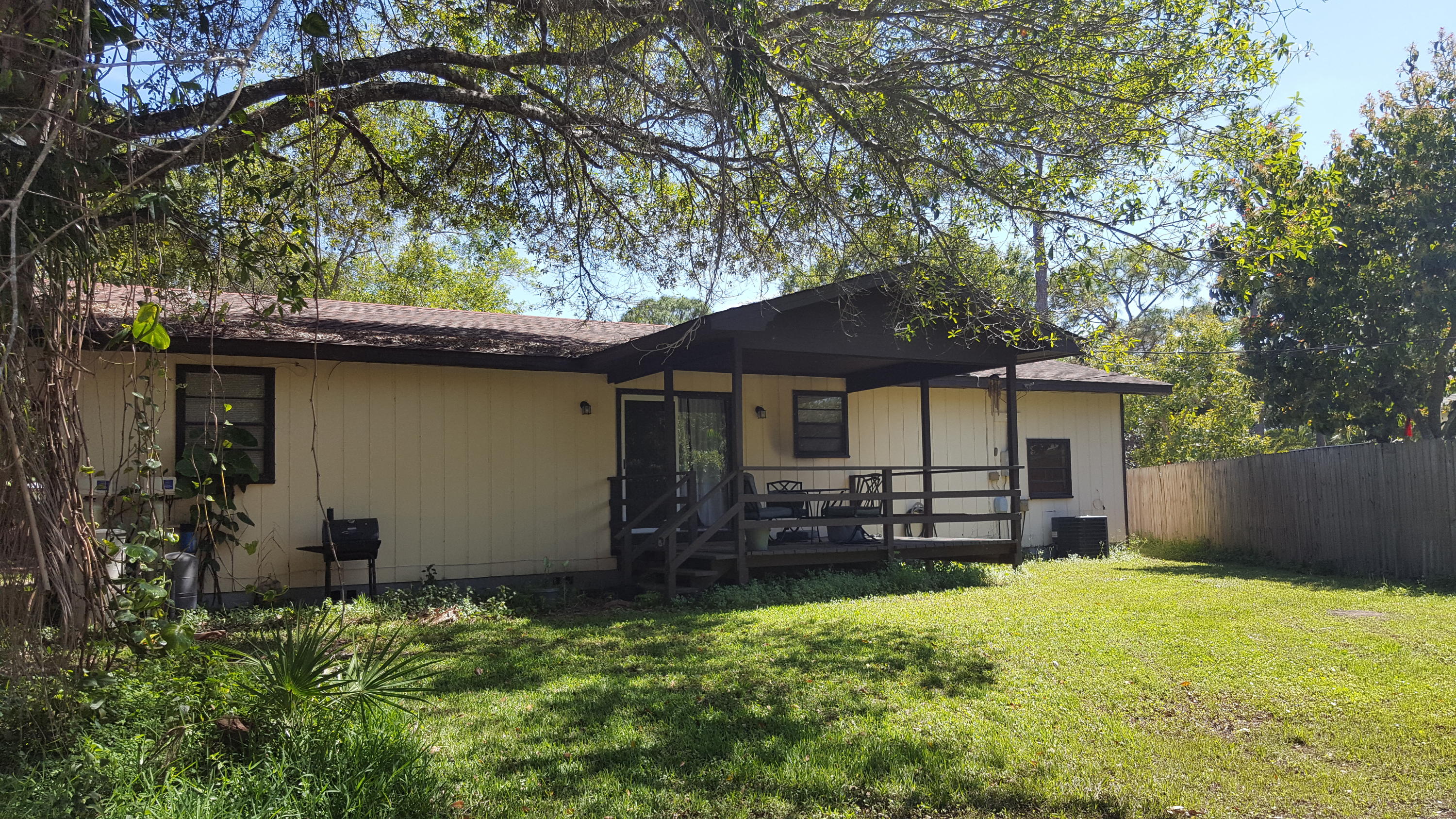 624 Kearney Road Fort Pierce, FL 34982 - Photo 3 of 15 20160409_145257